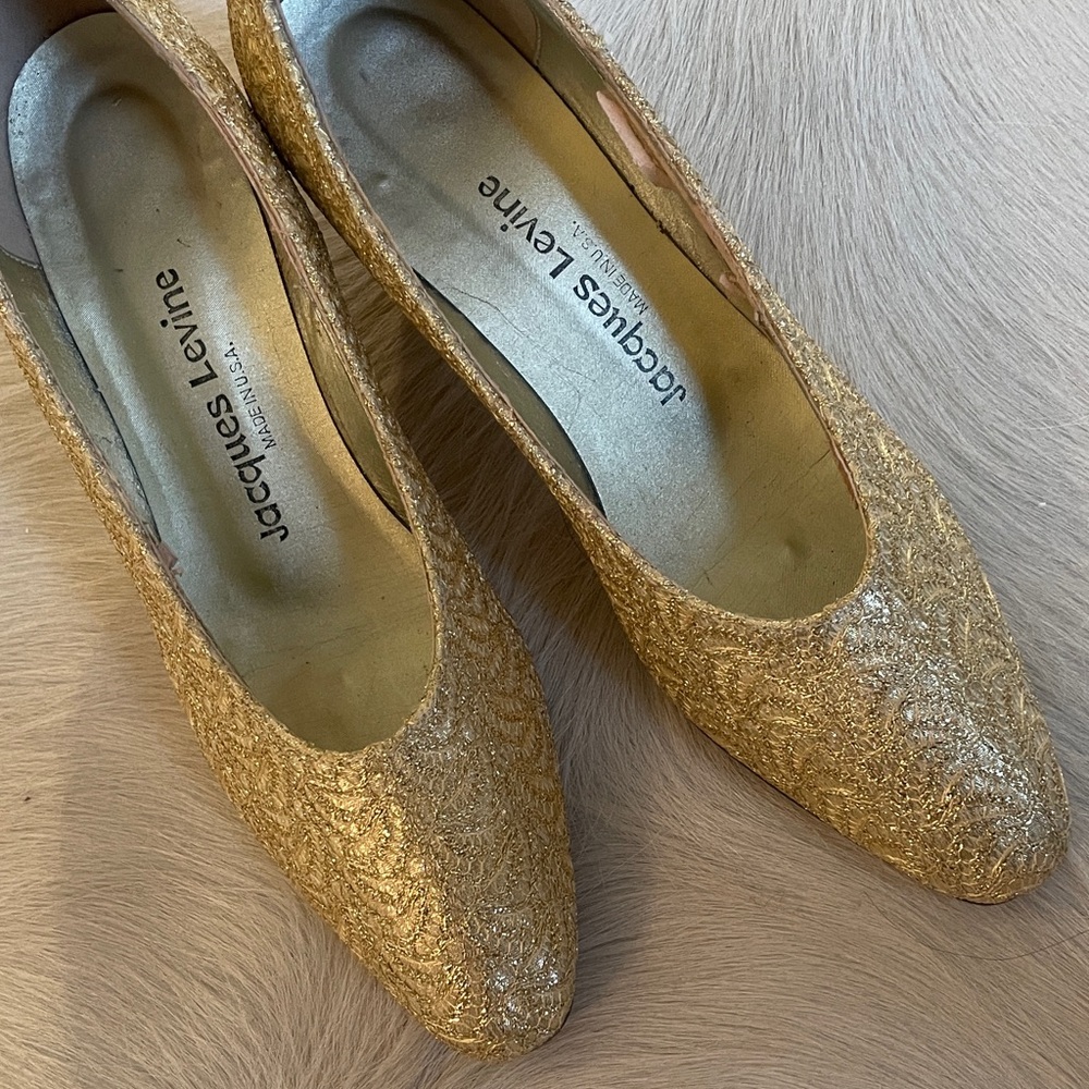 Wedding shoes . Jacques Levine brocade vintage pumps . Size 7 1/2 medium. NBW